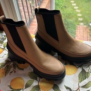 Sorrel ankle boots. Camel color with black trim . Amazing traction, size8